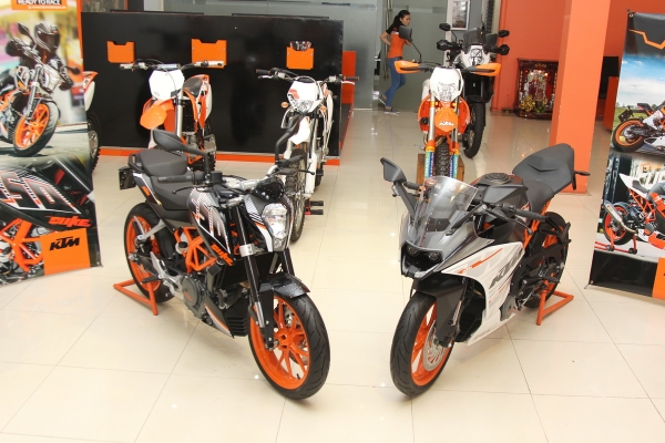 KTM ra mắt mô tô 250cc “nịnh” tay lái Việt, giá 145,9 triệu đồng